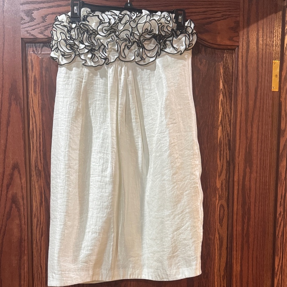 Women’s white ruffle strapless dress